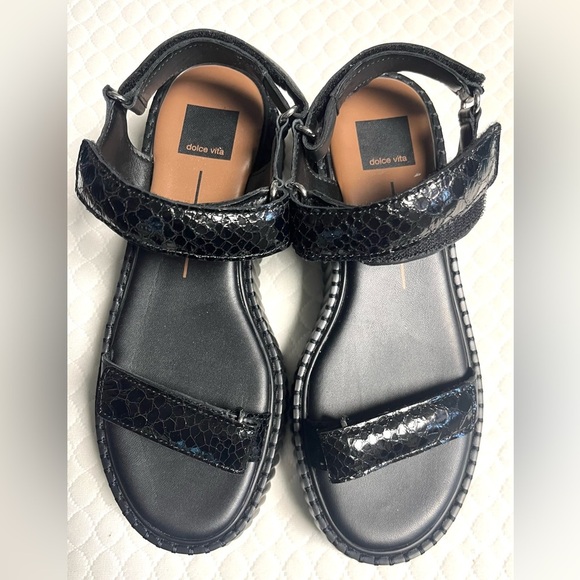 New Dolce Vita Debra Platform Sandals Midnight Black Embossed Leather
Women's 9 - Picture 9 of 9